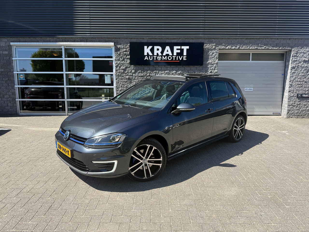 Volkswagen Golf - 1.4 TSI GTE | PANO | Dealer onderhouden | Apple Carplay | Camera | Leder | Cruise | Ambien - AutoWereld.nl