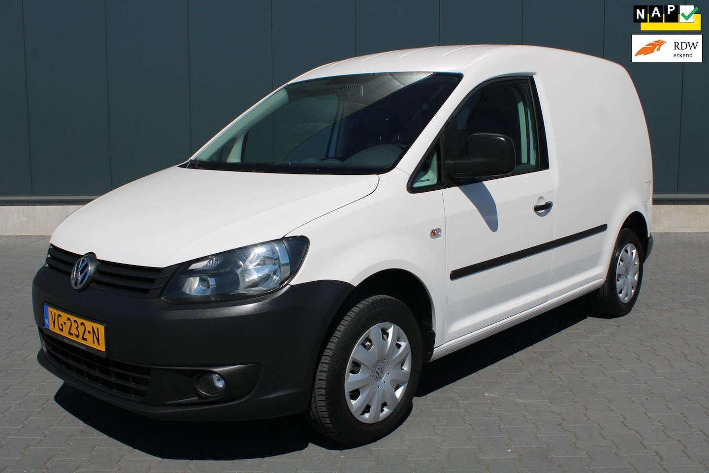 Volkswagen Caddy - 1.6 TDI NIEUWE APK EN DISTRIBUTIERIEM - AutoWereld.nl