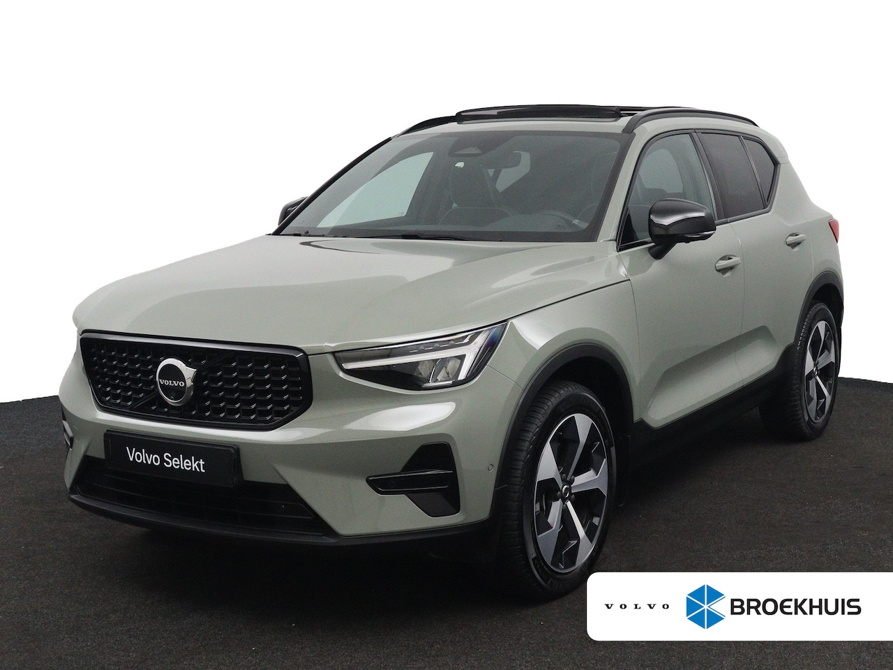 Volvo XC40 - B3 Ultimate Dark | Panoramadak | Trekhaak | 360° Camera | Allseason | Sage Green | Harman/ - AutoWereld.nl