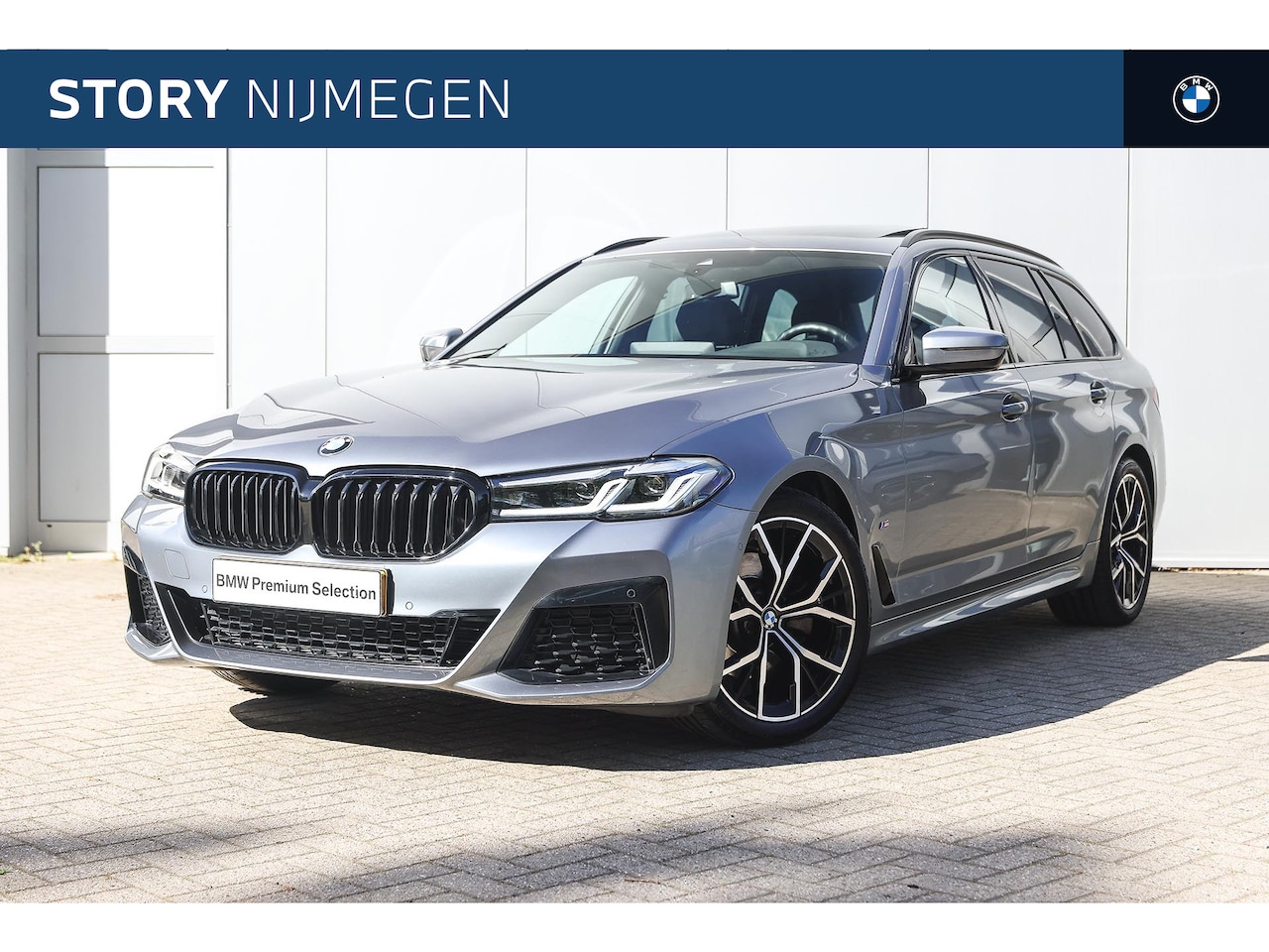 BMW 5-serie Touring - 520i High Executive M Sport Automaat / Trekhaak / Panoramadak / Comfortstoelen / Achteruit - AutoWereld.nl