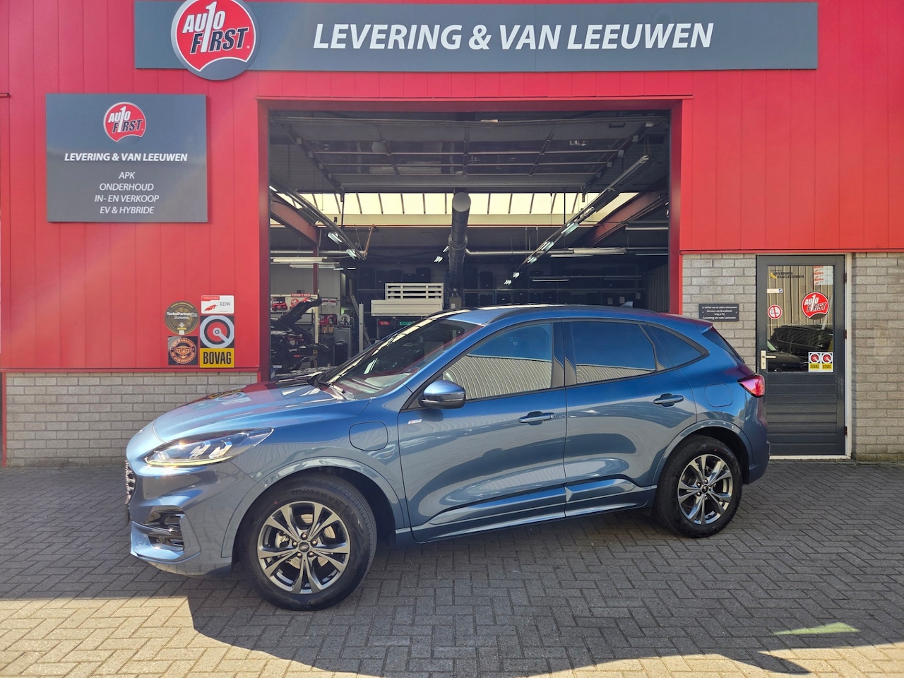 Ford Kuga - 2.5 PHEV ST-Line/ Parkeersensoren voor + Achter/ Navigatie/ Stoelverwarming/ Cruise contro - AutoWereld.nl