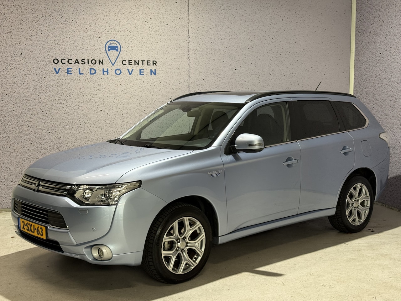 Mitsubishi Outlander - 2.0 PHEV instyle // TREKHAAK // LEDER // SCHUIFDAK - AutoWereld.nl