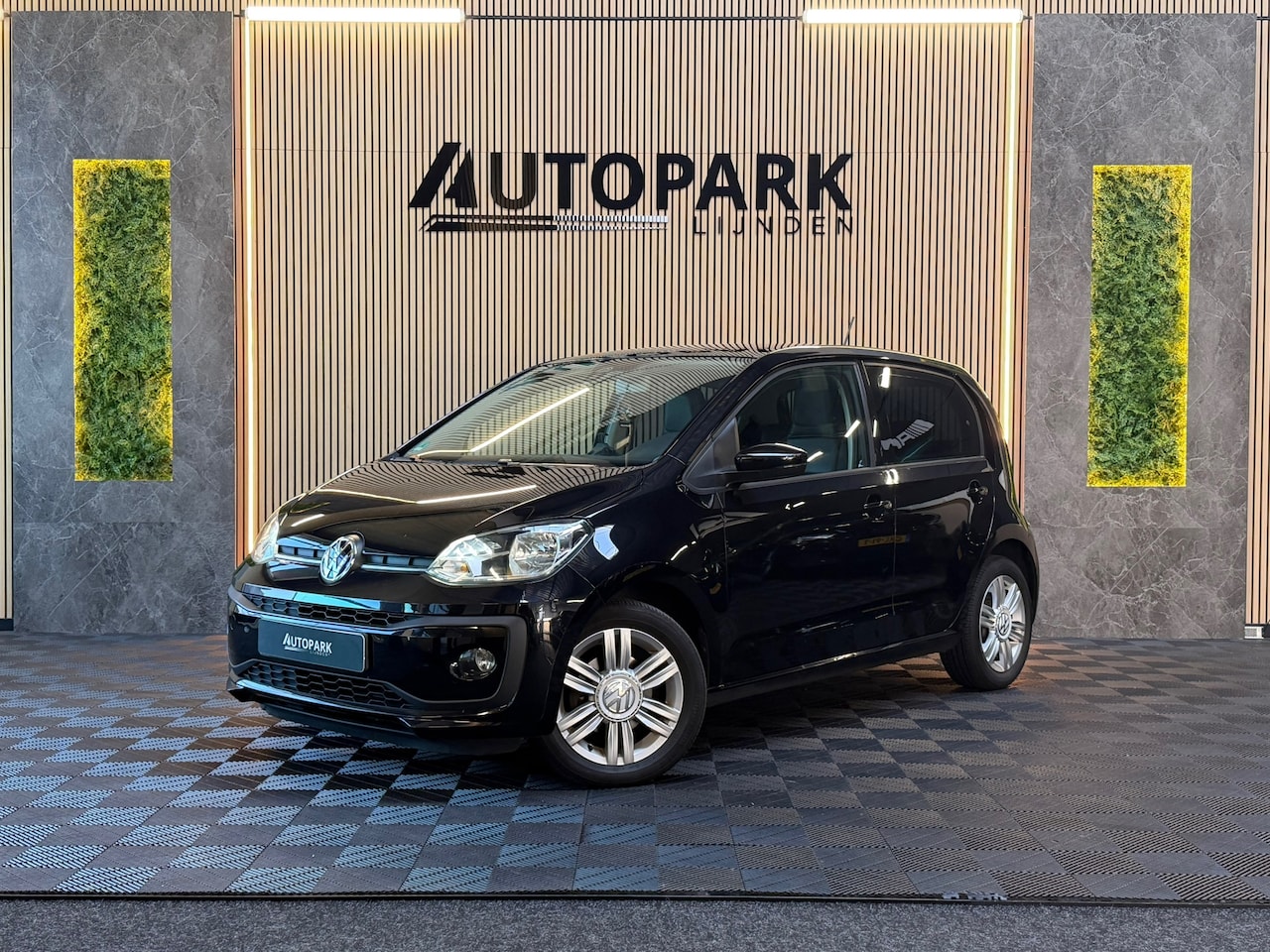 Volkswagen Up! - 1.0 BMT high up! STOELVERWARMING|LEDER STOELEN|PDC|GOED ONDERHOUDEN|NAP|NL AUTO| - AutoWereld.nl