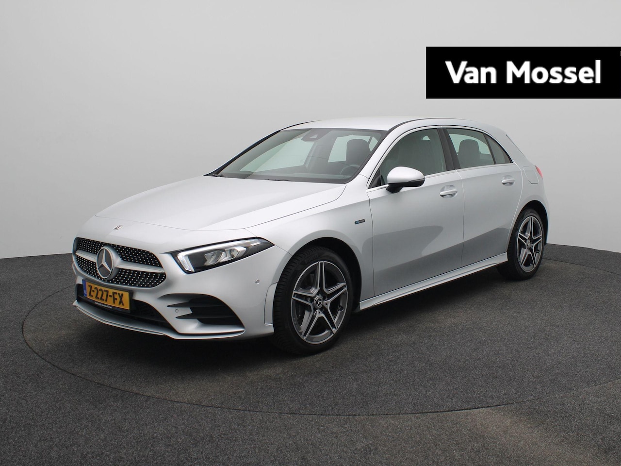 Mercedes-Benz A-klasse - 250 e | Sportstoelen | Achterruitrijcamera | AMG styling | Cruise control | - AutoWereld.nl