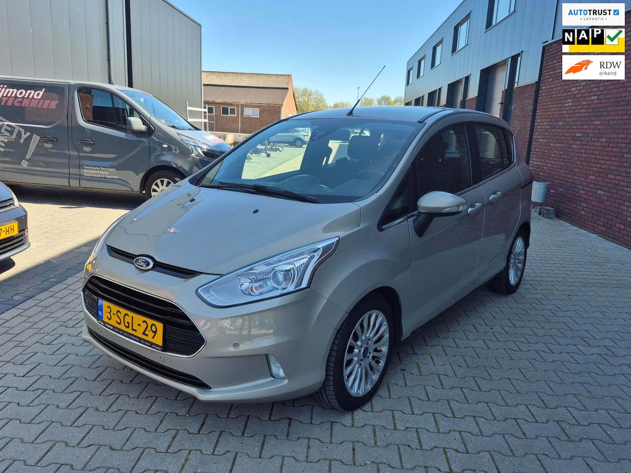 Ford B-Max - 1.0 EcoBoost Titanium pano/trekhaak/camera - AutoWereld.nl