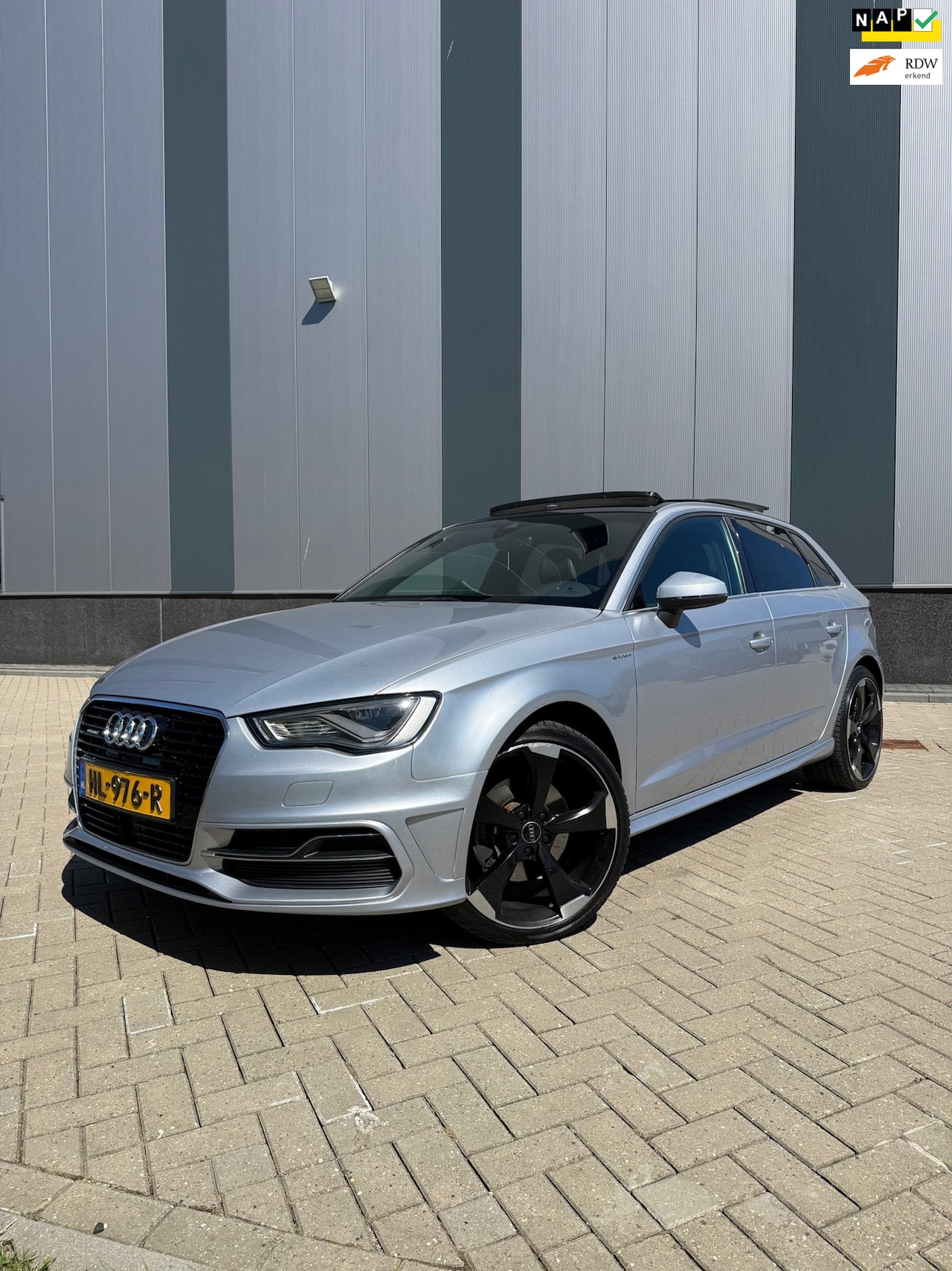 Audi A3 Sportback - 1.4 e-tron | 19" Rotor | Pano | S-Line interieur - AutoWereld.nl