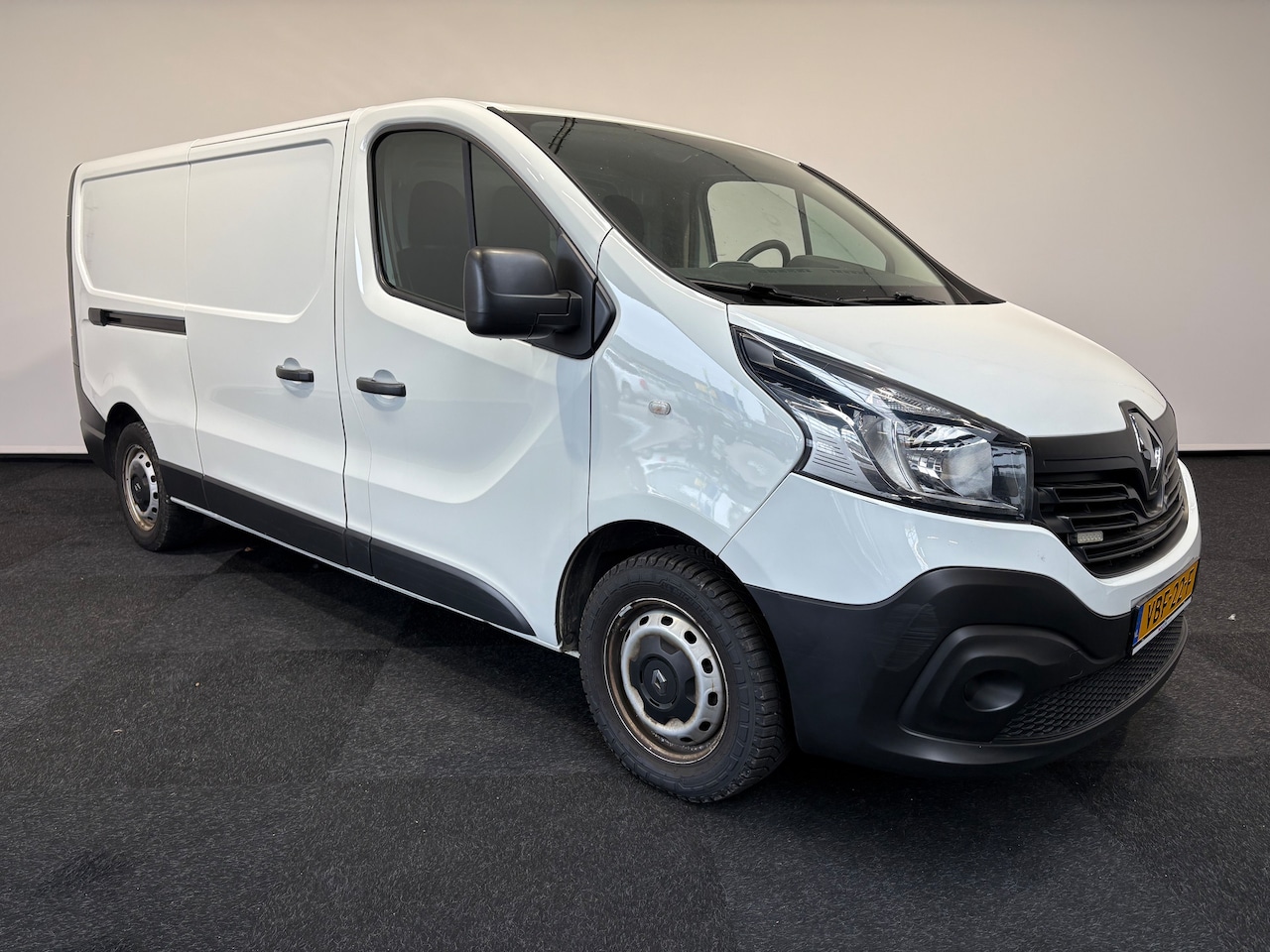 Renault Trafic - L2H1 Euro 6 Airco 120 PK - AutoWereld.nl
