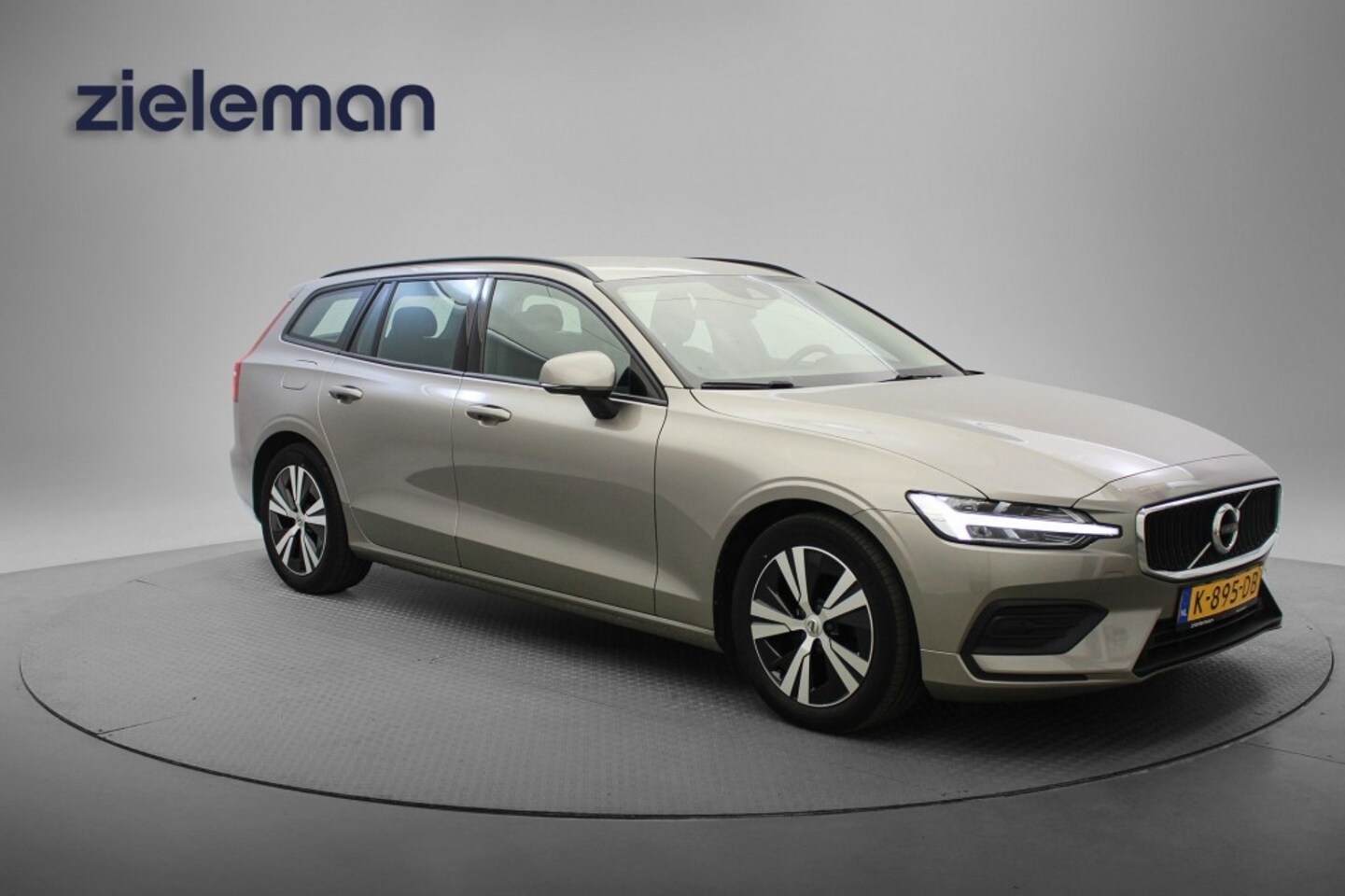 Volvo V60 - 2.0 B3 Momentum Advantage - Digitaal Cockpit, Carplay, Adaptive Cruise, Camera - AutoWereld.nl