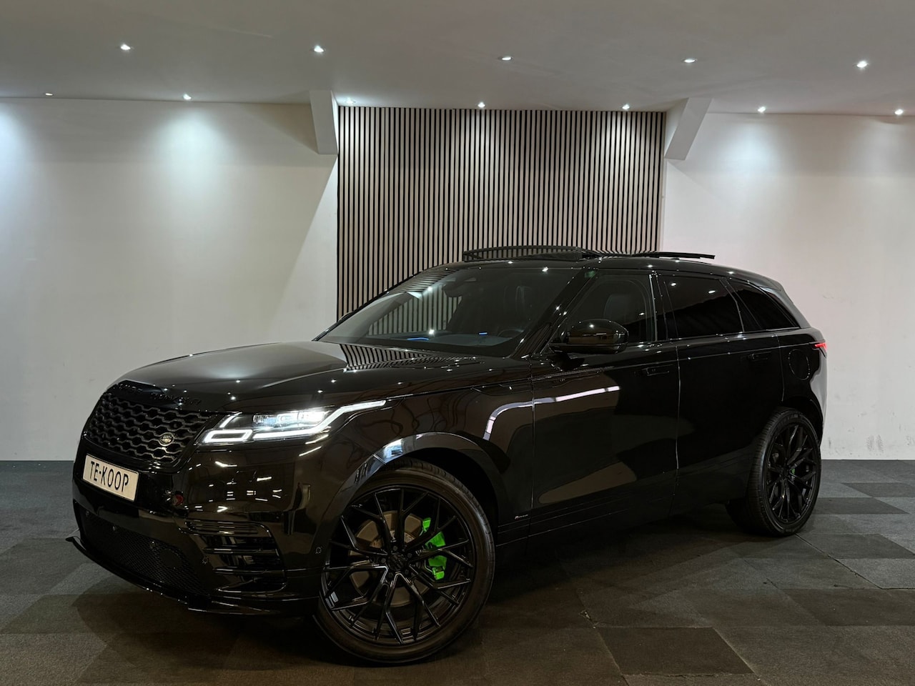 Land Rover Range Rover Velar - 2.0 P400e R-Dynamic HSE Ambient l Pano l Matrix l 360 Camera Leder l Bom Vol! - AutoWereld.nl