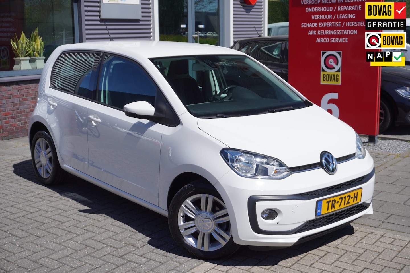 Volkswagen Up! - 1.0 BMT high up! / Parkeersensor achter / Bluetooth / Cruise control - AutoWereld.nl