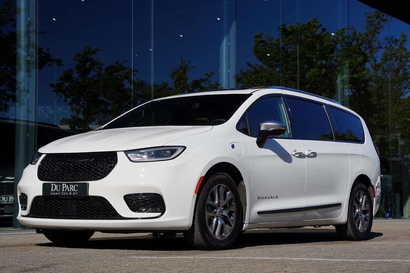 Chrysler Pacifica - 3.6 V6 Hybrid Nieuwstaat Hybride - AutoWereld.nl