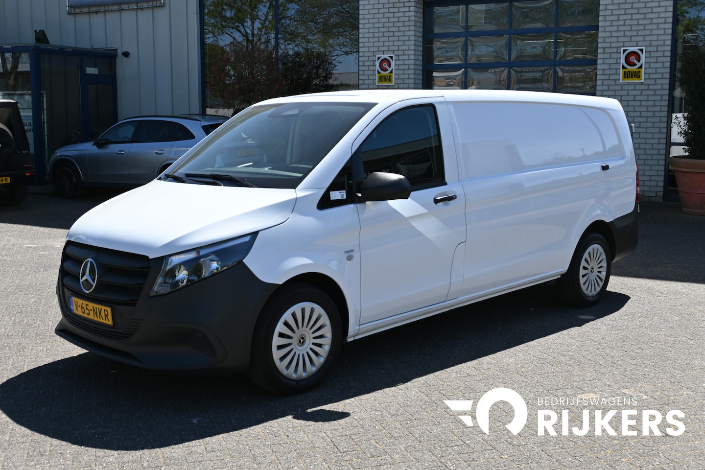 Mercedes-Benz Vito - 116 CDI L3 Pro 2500 KG trekhaak afneembaar, Navigatie met camera - AutoWereld.nl