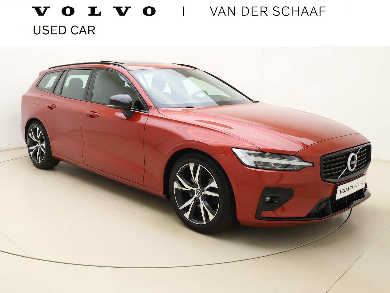 Volvo V60 - B3 R-Design | Schuif/Kantel dak | Memory seats | Trekhaak | Stoel/stuur verwarming | Harmo - AutoWereld.nl