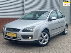 Ford Focus - 1.6-16V Airco Cruisecontrol Trekhaak D.Riem vervangen