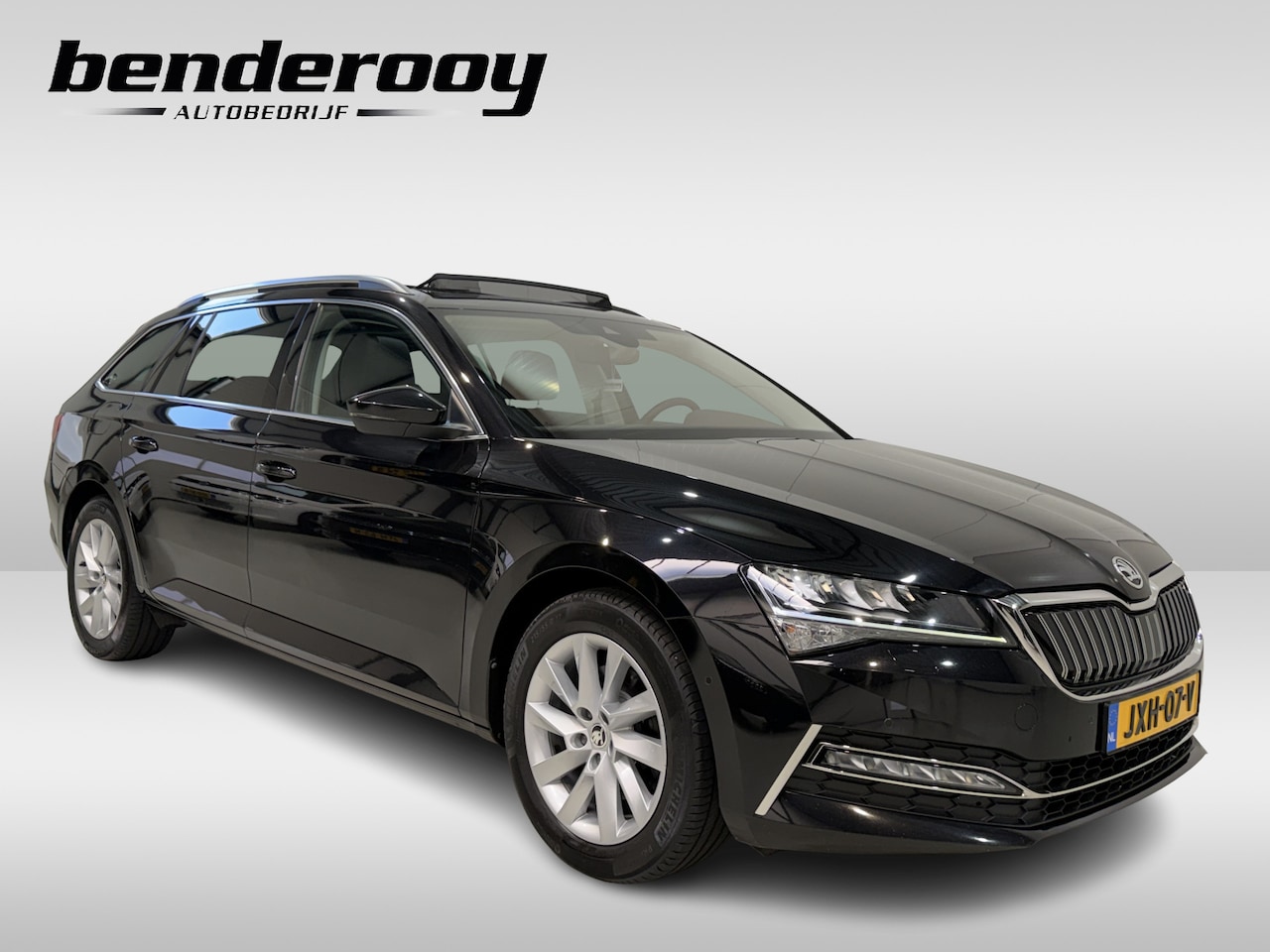 Skoda Superb Combi - 1.4 TSI iV Business Edition | Leder | Pano dak - AutoWereld.nl
