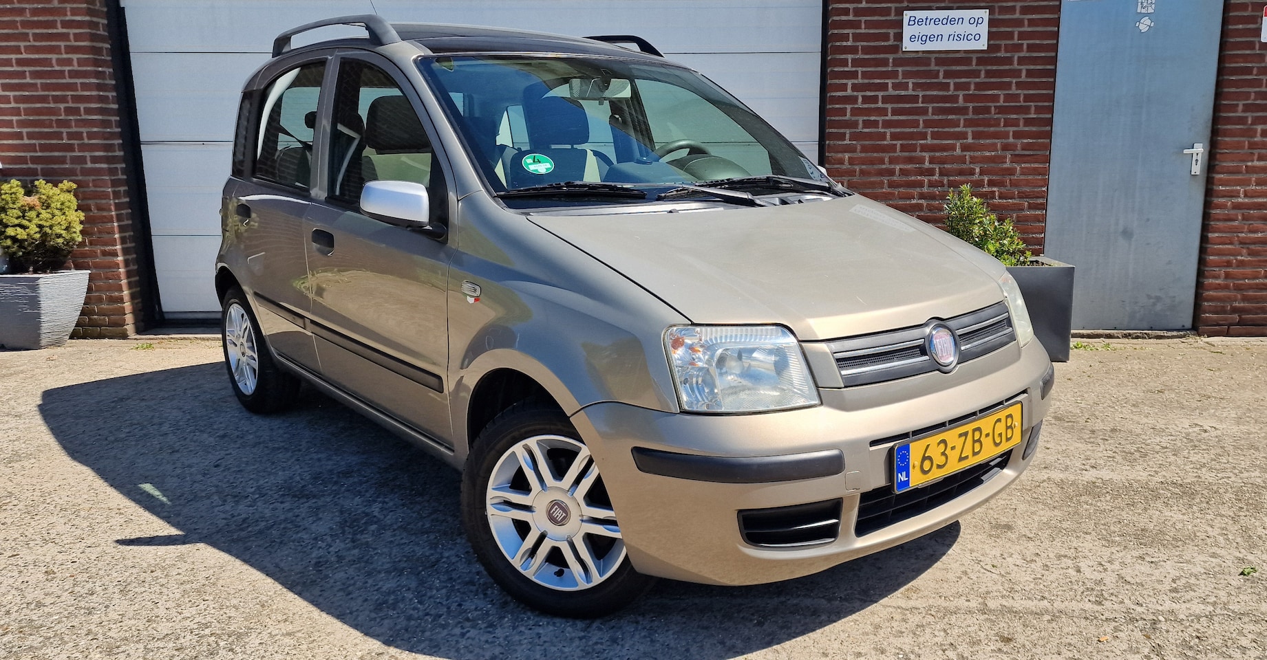 Fiat Panda - 1.2 Emotion In een nette staat verkerende Fiat Panda Emotion automaat, airco, panorama open dak, lm ve - AutoWereld.nl