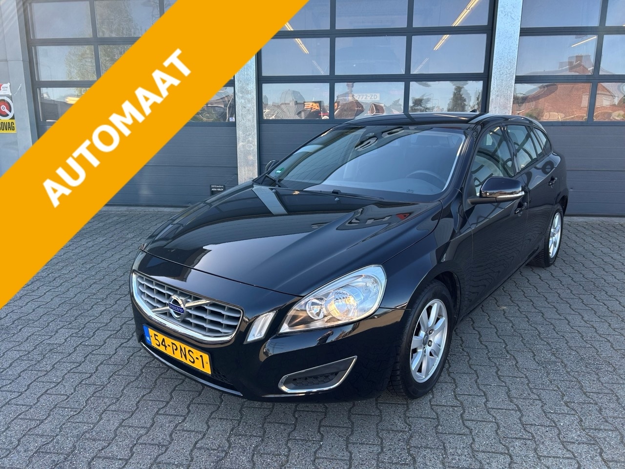 Volvo V60 - 2.0 T4 180pk Powershift Kinetic - AutoWereld.nl