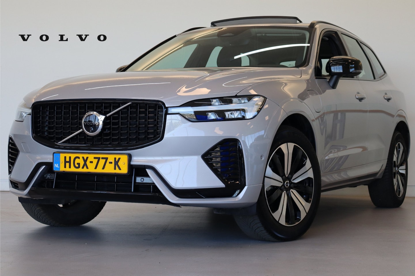 Volvo XC60 - T6 AWD 350PK Plus Dark | 360° | Trekhaak | All season | Leder | Pano-dak - AutoWereld.nl
