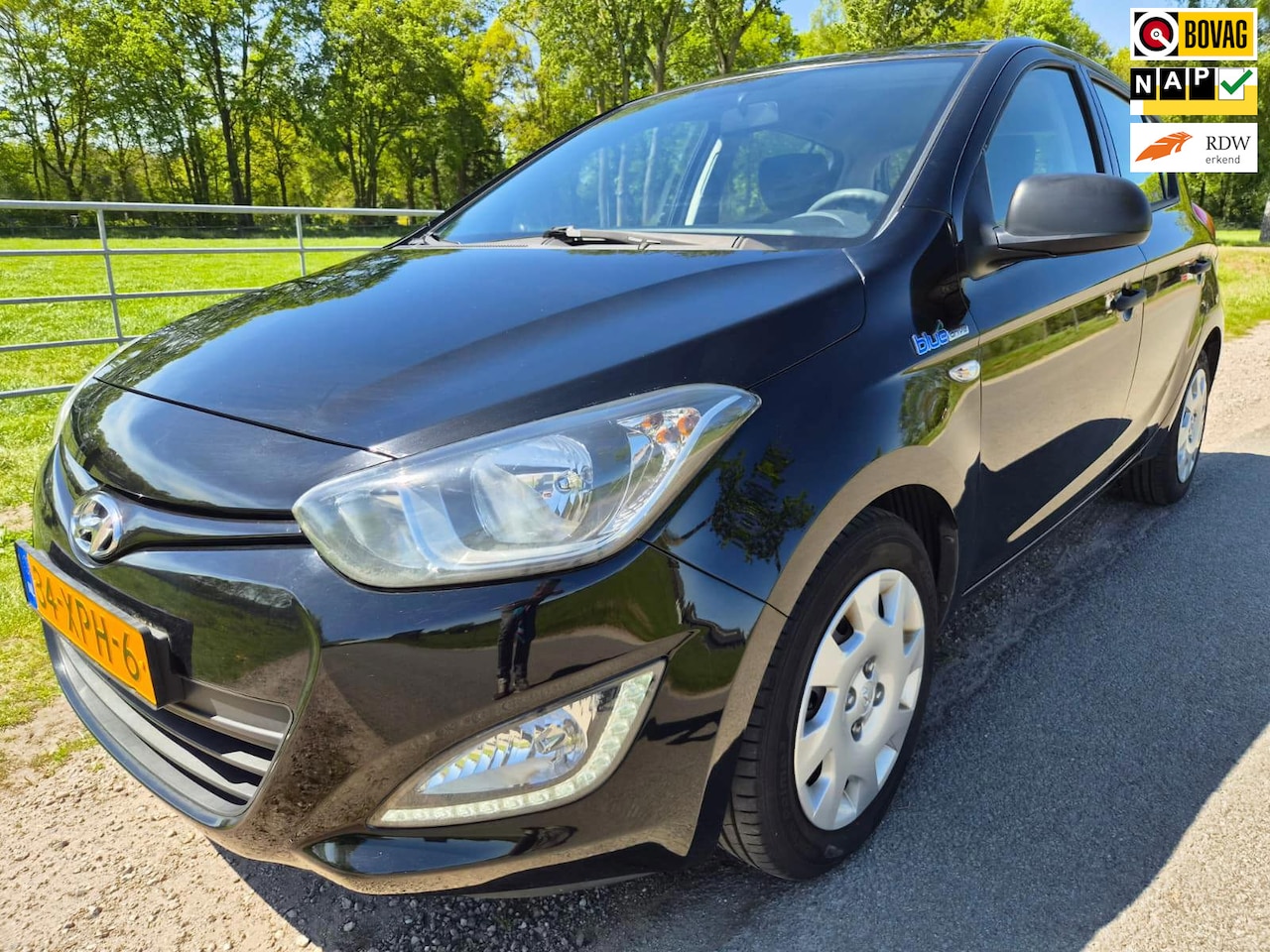 Hyundai i20 - 1.2i First Edition compleet klaar met airco - AutoWereld.nl