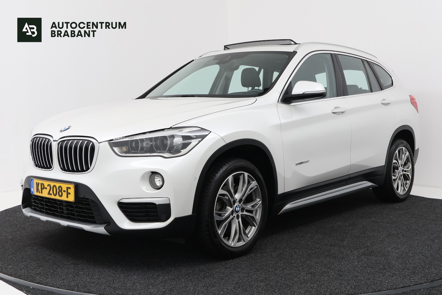 BMW X1 - SDrive20i Centennial High Executive (PANORAMADAK, TREKHAAK, CAMERA, PDC, LEDER, HEAD-UP, D - AutoWereld.nl