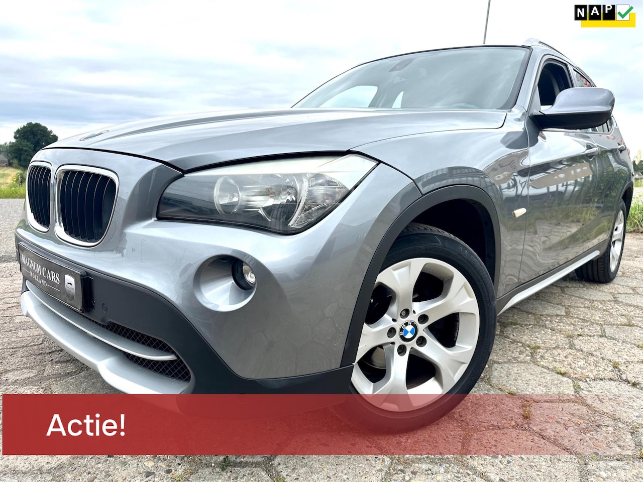 BMW X1 - 18i SDrive Executive NAP 5D AIRCO NAVI SCHERM TREKHAAK NIEUWE APK - AutoWereld.nl