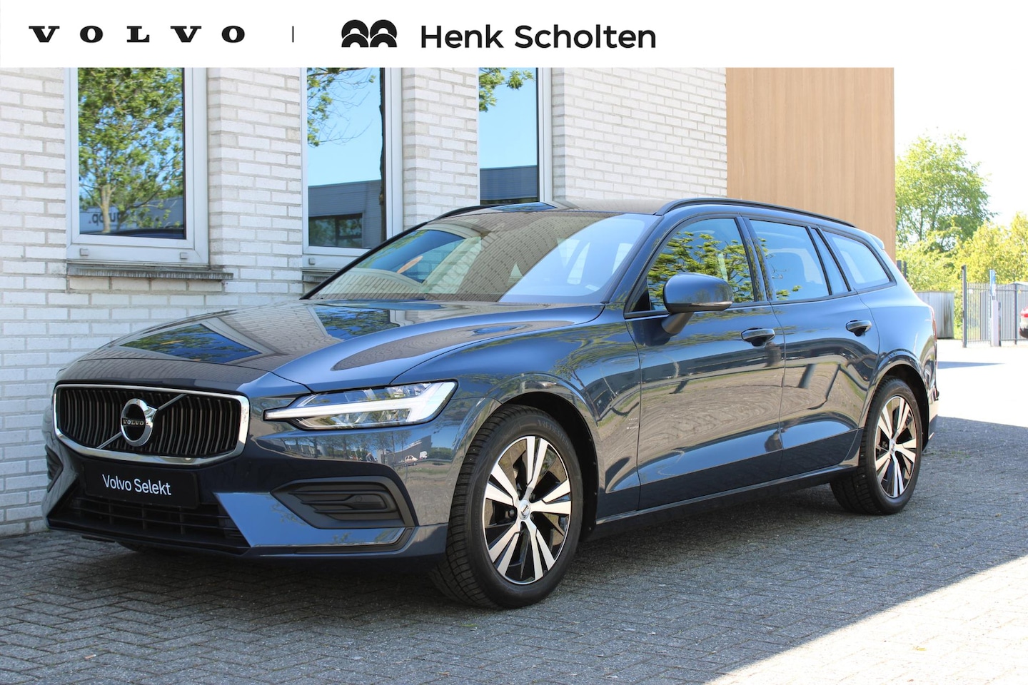 Volvo V60 - B3 Essential Edition | Apple carplay/Android auto | Keyless start | Draadloze telefoonlade - AutoWereld.nl