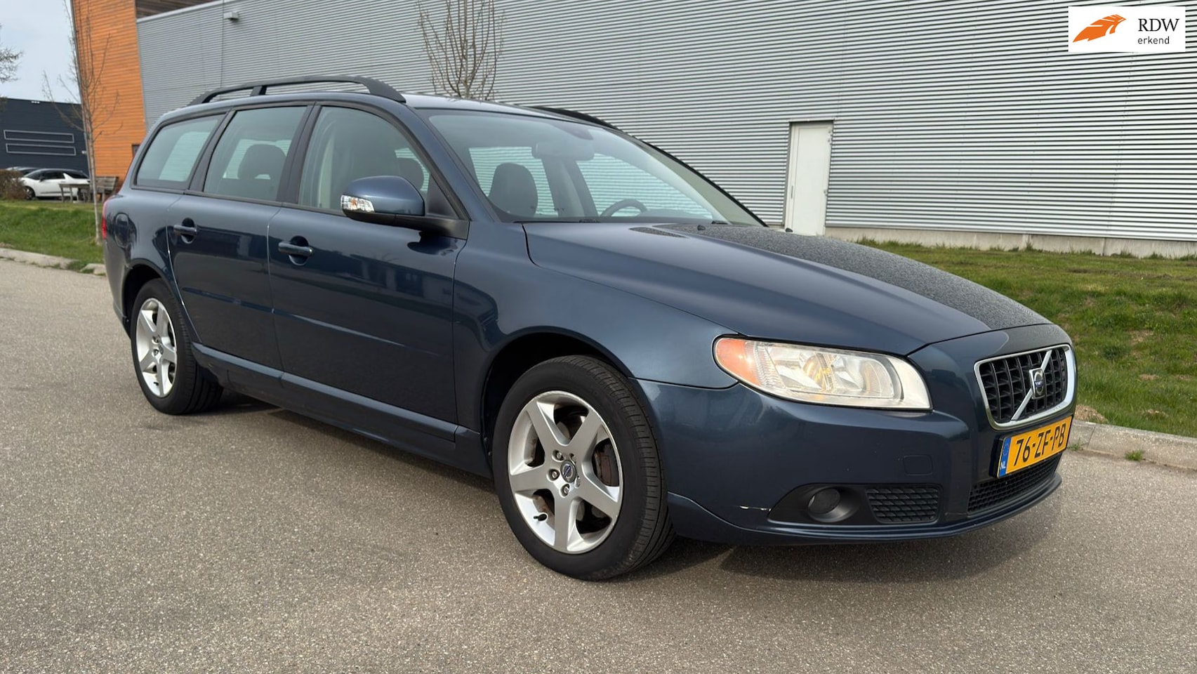 Volvo V70 - 2.5T Momentum in nette staat! - AutoWereld.nl