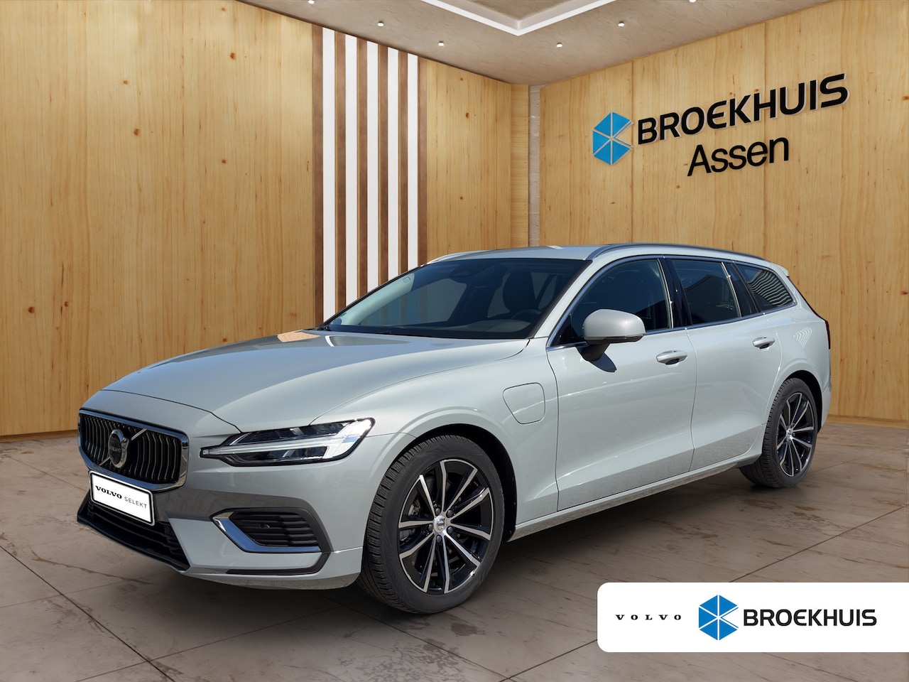 Volvo V60 - 2.0 T6 Plug-in hybrid AWD Essential Bright | Trekhaak | Camera | Stoel + Stuur verwaming | - AutoWereld.nl