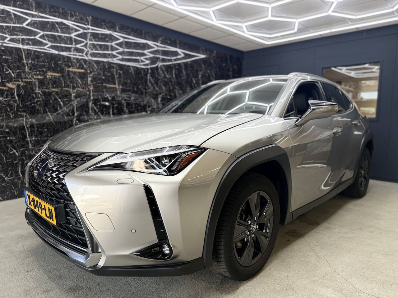 Lexus UX - 250h Luxury Line 250h Luxury Line - AutoWereld.nl