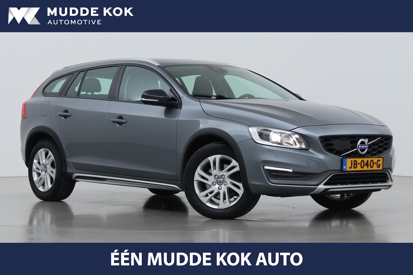Volvo V60 Cross Country - D4 Momentum | Automaat | Trekhaak | Cruise Control | 17 Inch - AutoWereld.nl
