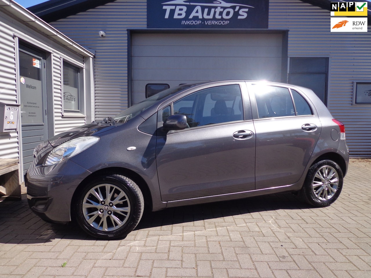 Toyota Yaris - 1.3 VVTi Aspiration 5-DRS ! AIRCO / APK 02-05-2027 ! - AutoWereld.nl