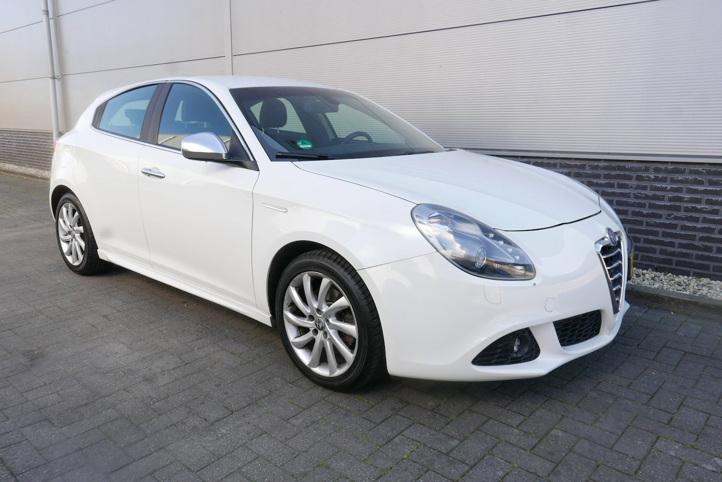 Alfa Romeo Giulietta - 1.4 T 170 PK Distinctive CLIMA,LEER,NAVI.PDC,XENON. - AutoWereld.nl