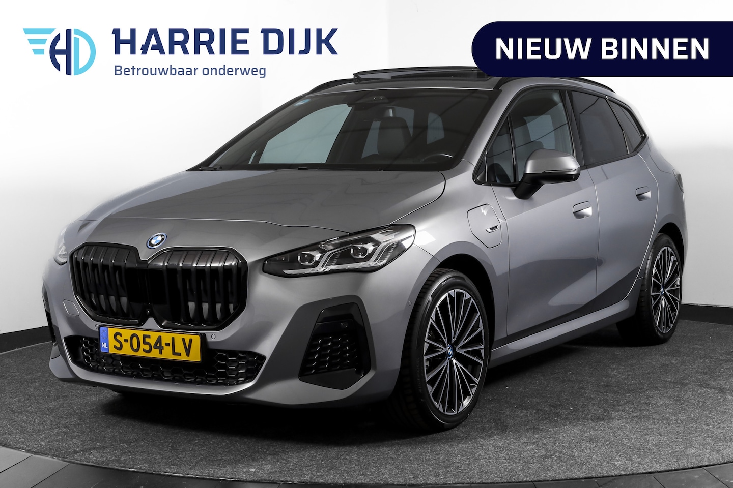 BMW 2-serie Active Tourer - 225e xDrive 245 PK M-Sport - Automaat Org. NL | S/K-Panodak | Shadow Line | Innovation Pak - AutoWereld.nl