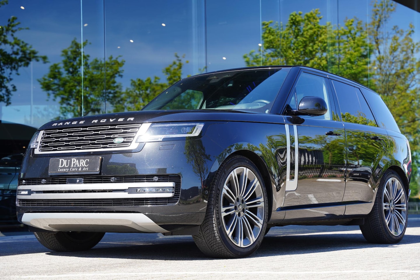 Land Rover Range Rover - D350 Autobiography 23 Inch / Elekt. Trekhaak / Massage - AutoWereld.nl