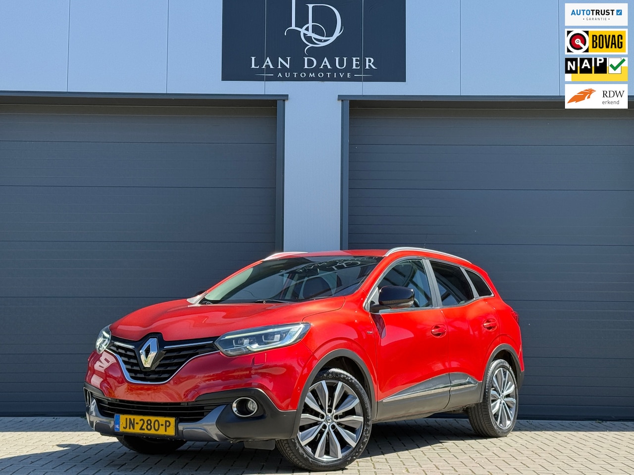 Renault Kadjar - 1.2 TCe Bose / CAMERA / NAP / TREKHAAK / APK - AutoWereld.nl