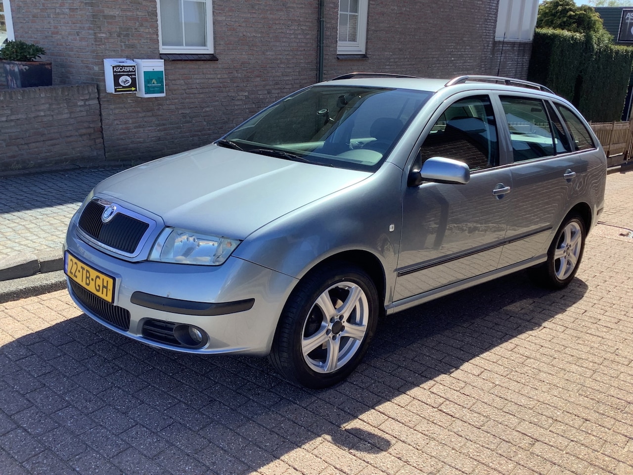 Skoda Fabia Combi - 1.4-16V Spirit+ nieuwe apk 4-2027 weinig km - AutoWereld.nl