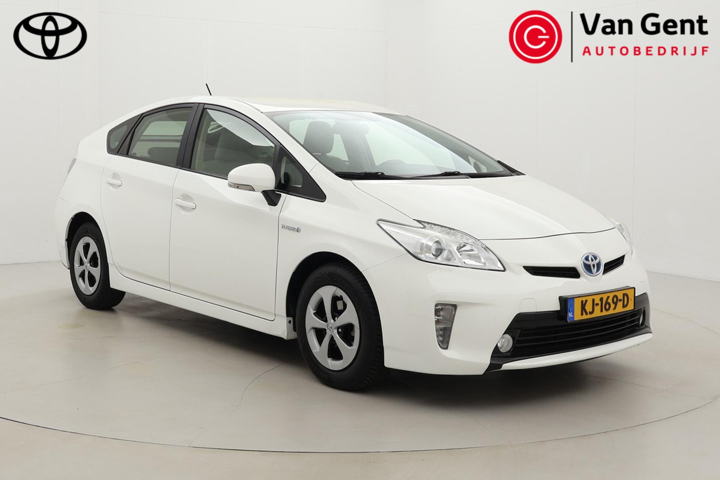 Toyota Prius - 1.8 Comfort | Navigatie | Head-up display | Keyless | Cruise Control | Clima | 15 inch | B - AutoWereld.nl