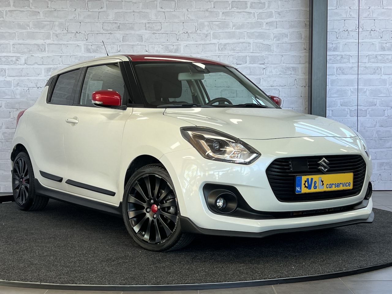 Suzuki Swift - 1.0 Style Smart Hybrid Sportline Carplay Stoelverwarming Navigatie Keyless - AutoWereld.nl