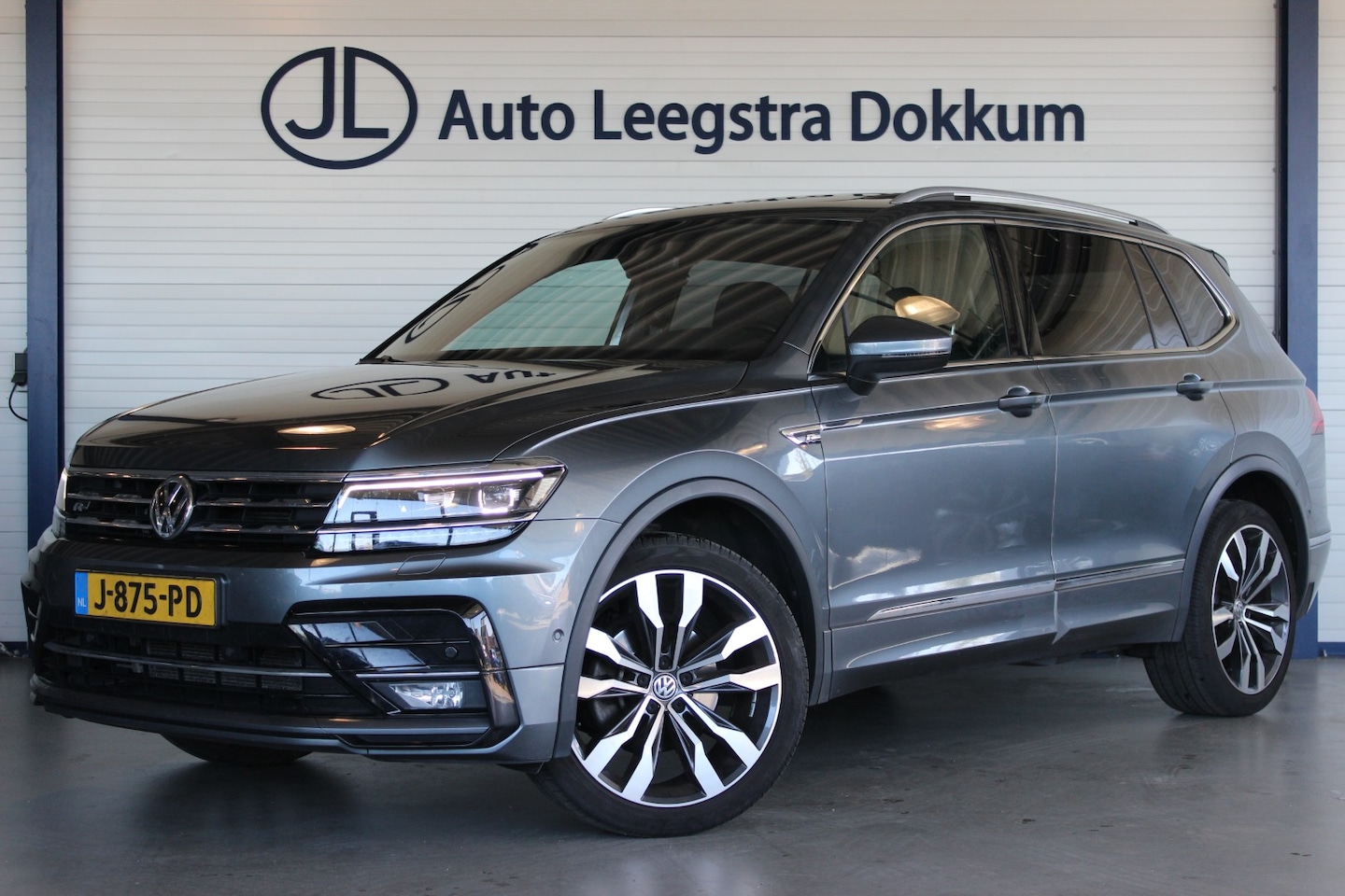 Volkswagen Tiguan Allspace - 1.5 TSI Highline R-Line 7-persoons | Trekhaak | Pano | Virtual Cockpit | Camera | Carplay - AutoWereld.nl