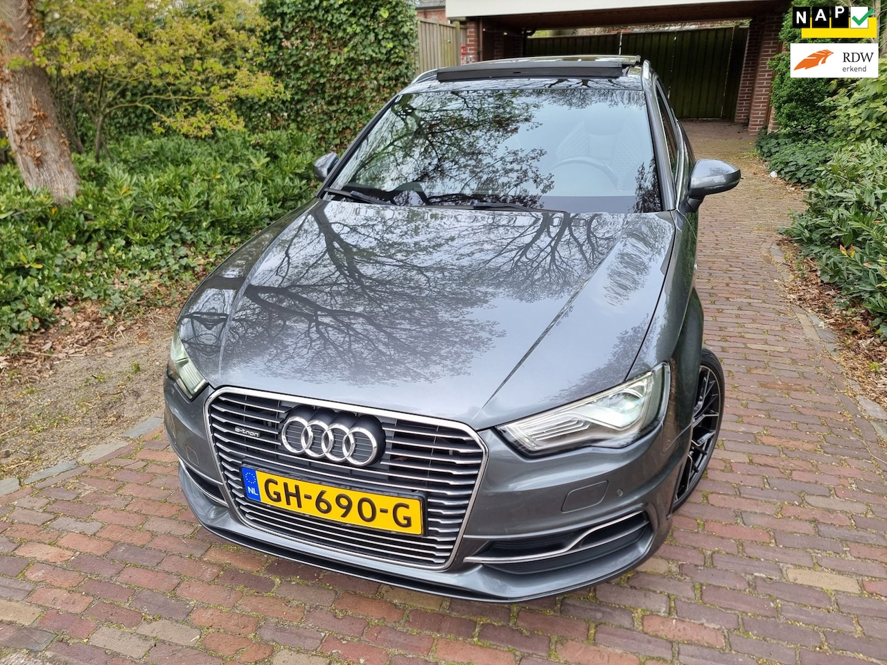 Audi A3 Sportback - 1.4 e-tron PHEV Panoramadak 2x S-Line - AutoWereld.nl