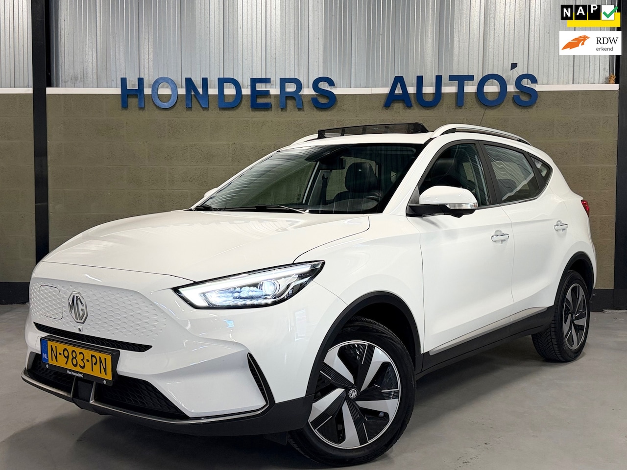 MG ZS - EV Long Range Luxury 70 kWh | WLTP 440 KM | PANO | 360 CAMERA | KEY-LESS | LEDER | NAP | A - AutoWereld.nl