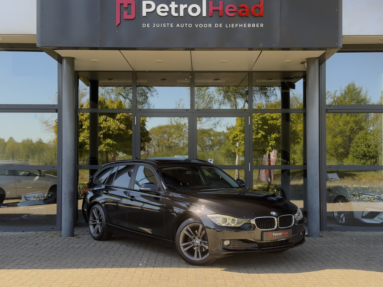 BMW 3-serie Touring - 316i High Executive 316i High Executive, Panoramadak, Leder, Navi Pro, M-Sport - AutoWereld.nl