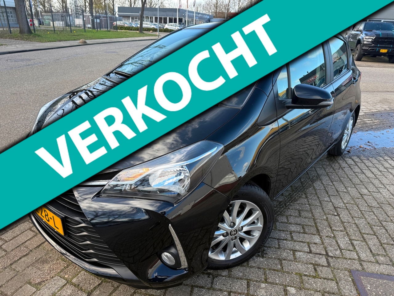 Toyota Yaris - 1.0 VVT-i ASPIRATION 2017 NAVI CARPLAY CAMERA AIRCO LANE ASSIST - AutoWereld.nl