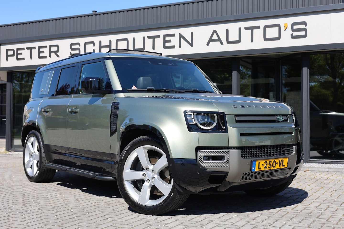 Land Rover Defender 110 - P400e XS Edition X-Dynamic * Full Options * - AutoWereld.nl