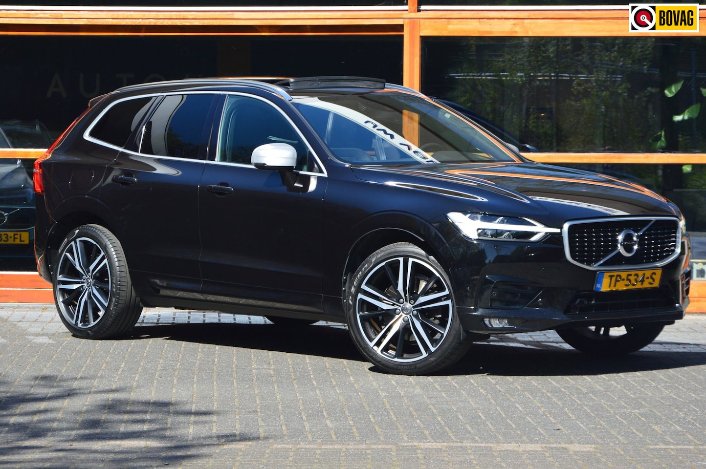 Volvo XC60 - T5 R-Design | Bowers & Wilkins | Panoramadak | Trekhaak | Stoel + Stuur Verwarmd | Camera - AutoWereld.nl