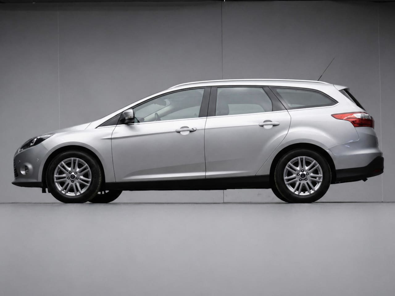 Ford Focus Wagon - 1.0 EcoBoost Edition Plus Sport (NAVI,CLIMATE,CRUISE,BLUETOOTH,ELEKTRISCH PAKKET,SPORTSTOE - AutoWereld.nl