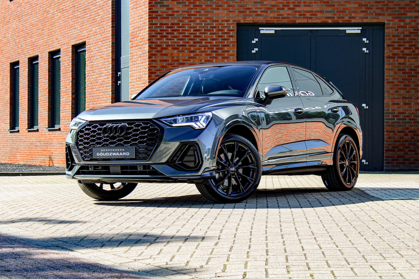 Audi Q3 Sportback - 45 TFSI e S Edition | Zwart optiek | Cruise control | Stoelverwarming| Standkachel - AutoWereld.nl