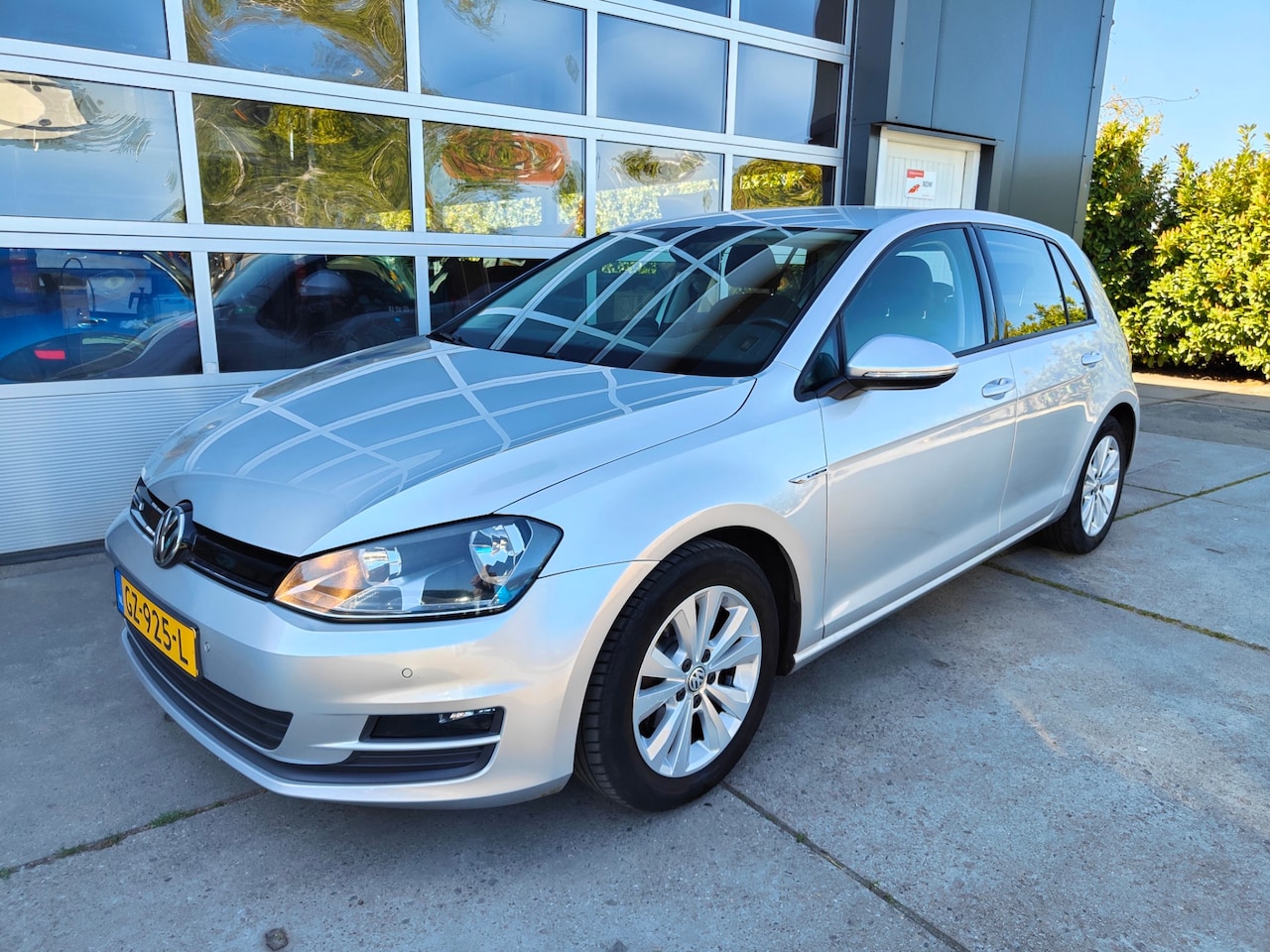 Volkswagen Golf - 1.0 TSI Comfortline 1.0 TSI Comfortline - AutoWereld.nl