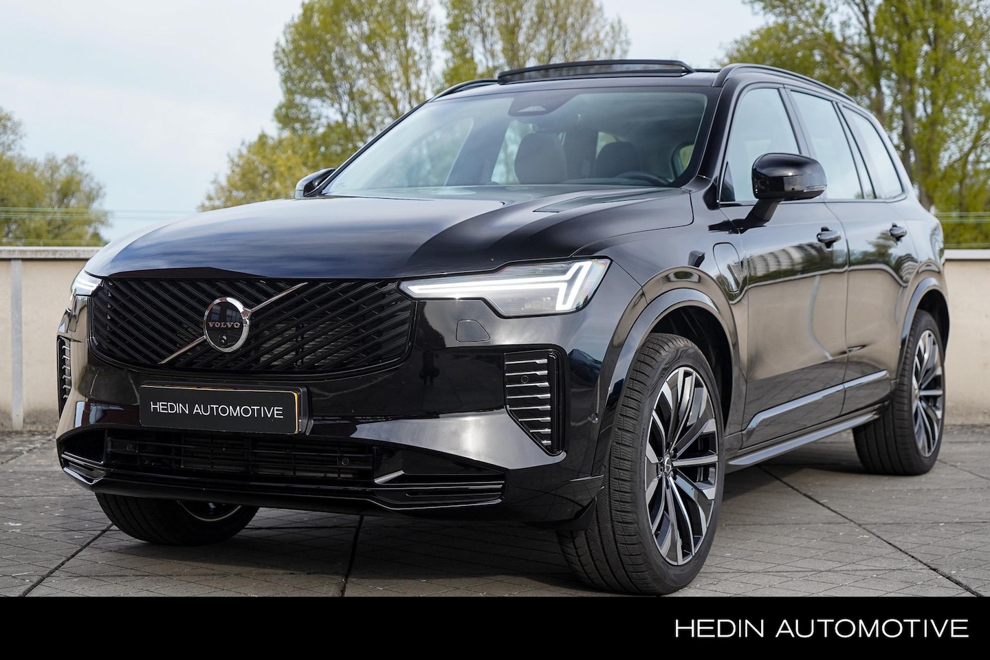 Volvo XC90 - 2.0 T8 Plug-in hybrid AWD Ultra Dark | Actieve Luchtvering | Trekhaak | Glazen Schuifdak | - AutoWereld.nl