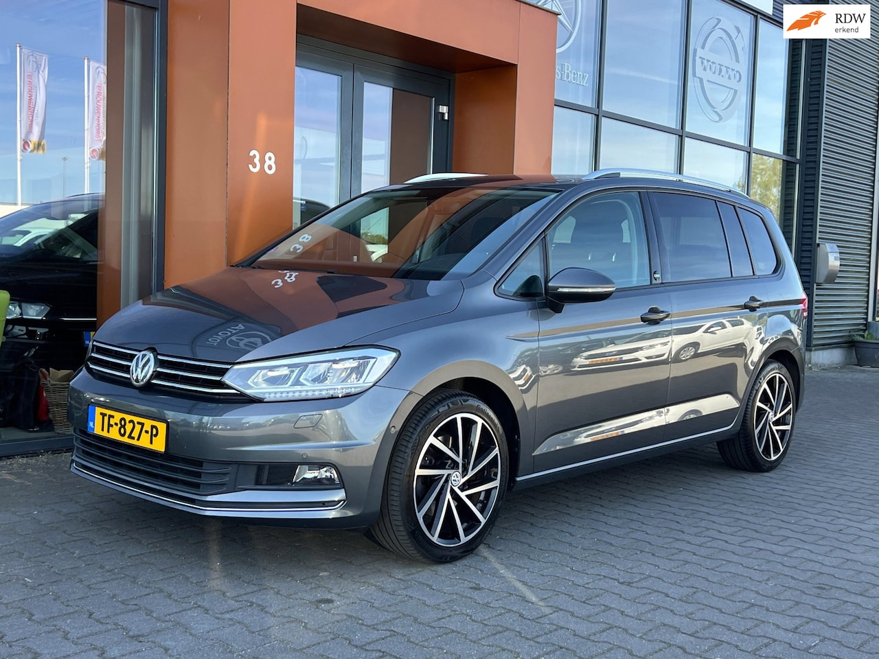 Volkswagen Touran - 1.4TSI automaat 7P|Carplay|ACC|PDC|Trekhaak - AutoWereld.nl